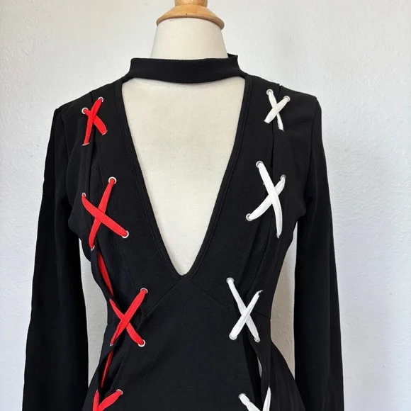 Boohoo Black Deep V-Neck Red & White Lace Up Long Sleeve Midi Dress - Picture 3 of 10